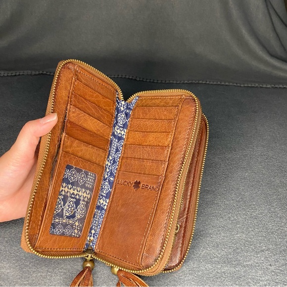 Lucky Brand Genuine Leather double compartment Wallet - Picture 6 of 8